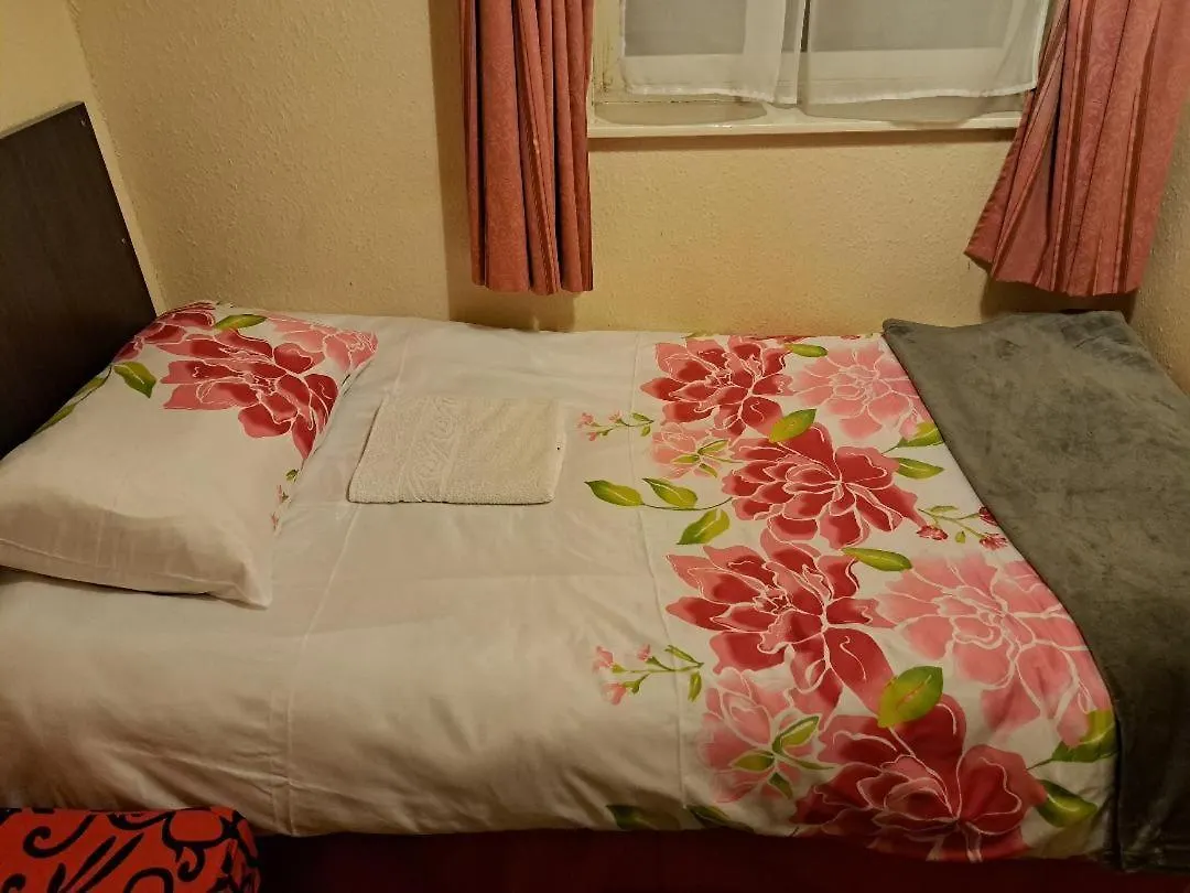 Private Room N 4 Nottingham Apartment